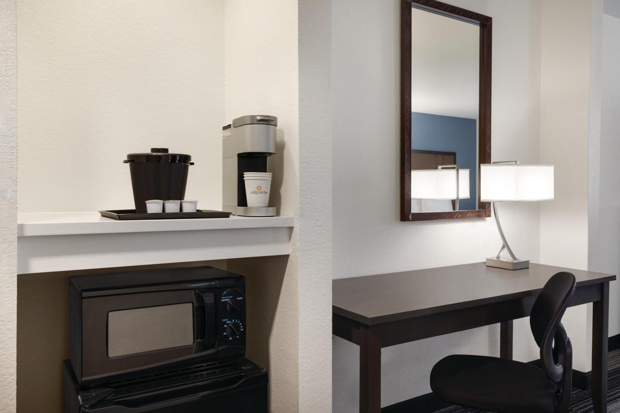 La Quinta By Wyndham Springfield Airport Plaza Ξενοδοχείο Εξωτερικό φωτογραφία