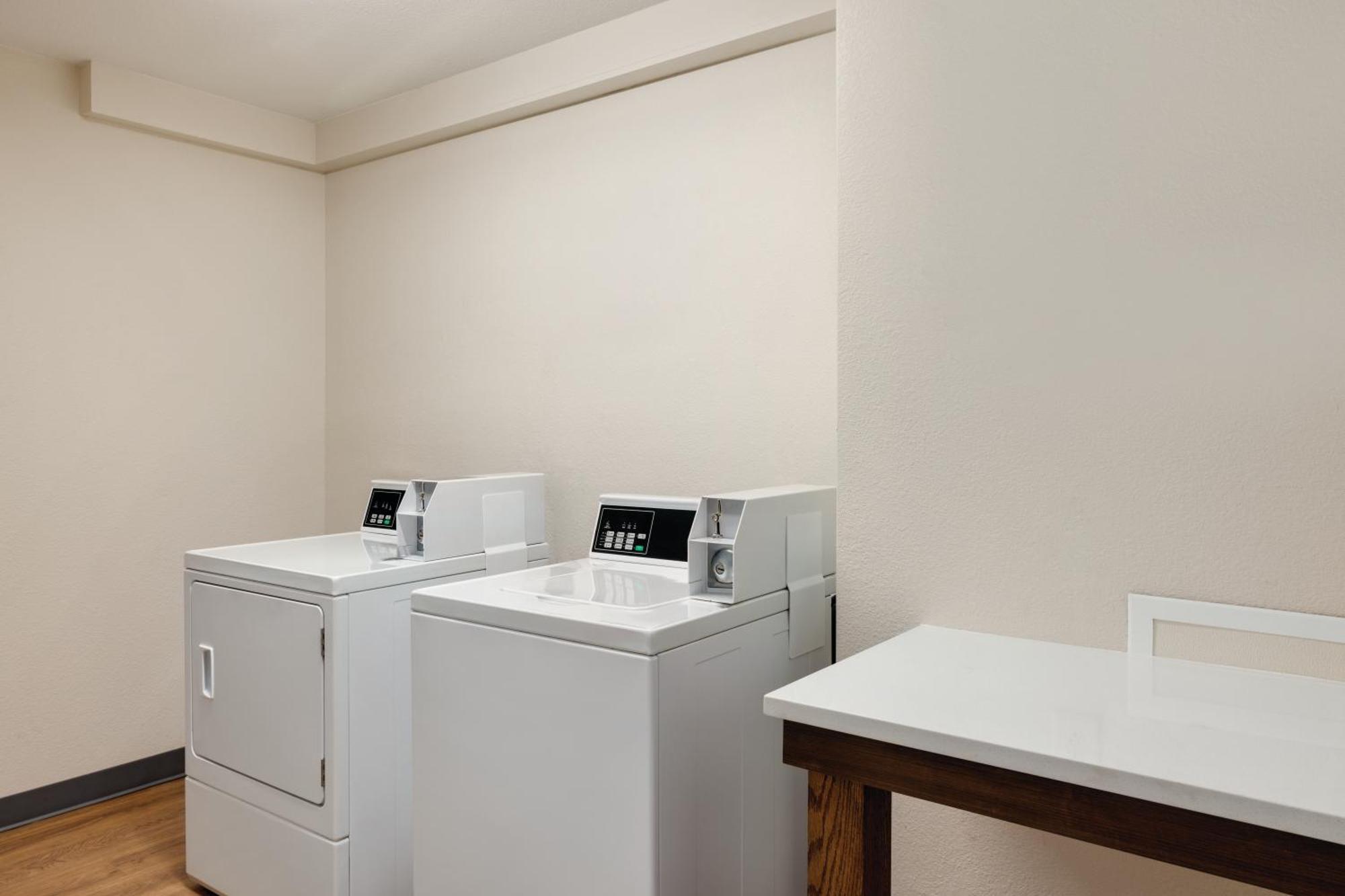 La Quinta By Wyndham Springfield Airport Plaza Ξενοδοχείο Εξωτερικό φωτογραφία