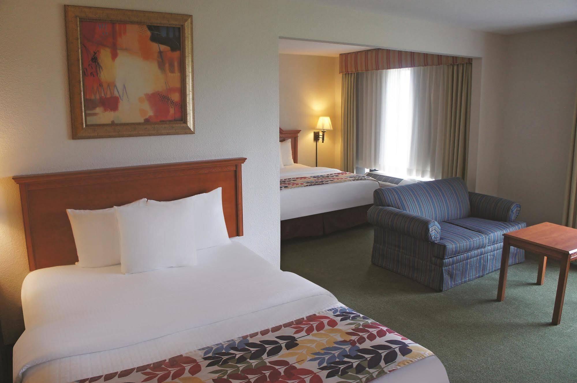 La Quinta By Wyndham Springfield Airport Plaza Ξενοδοχείο Εξωτερικό φωτογραφία