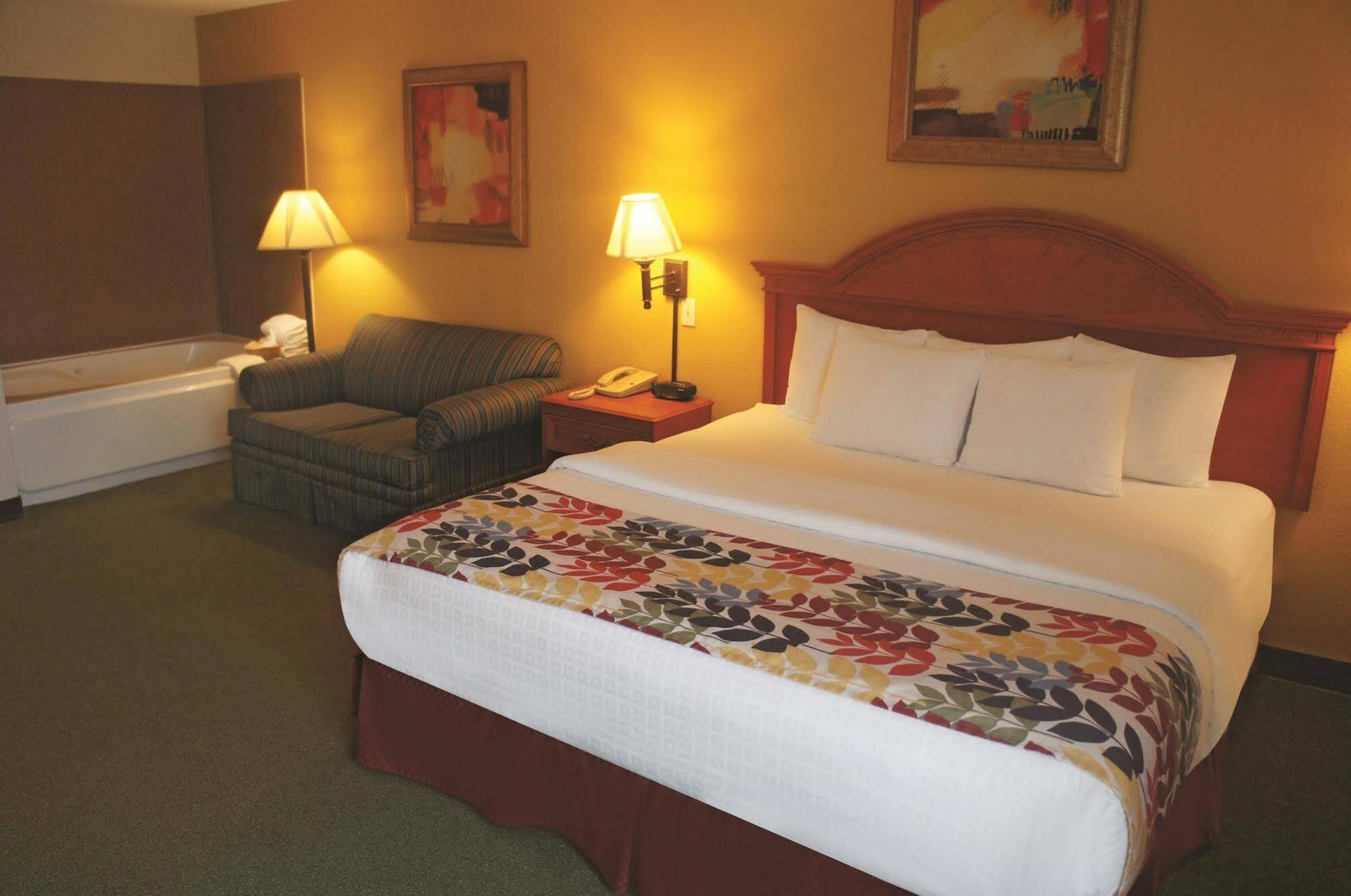 La Quinta By Wyndham Springfield Airport Plaza Ξενοδοχείο Εξωτερικό φωτογραφία