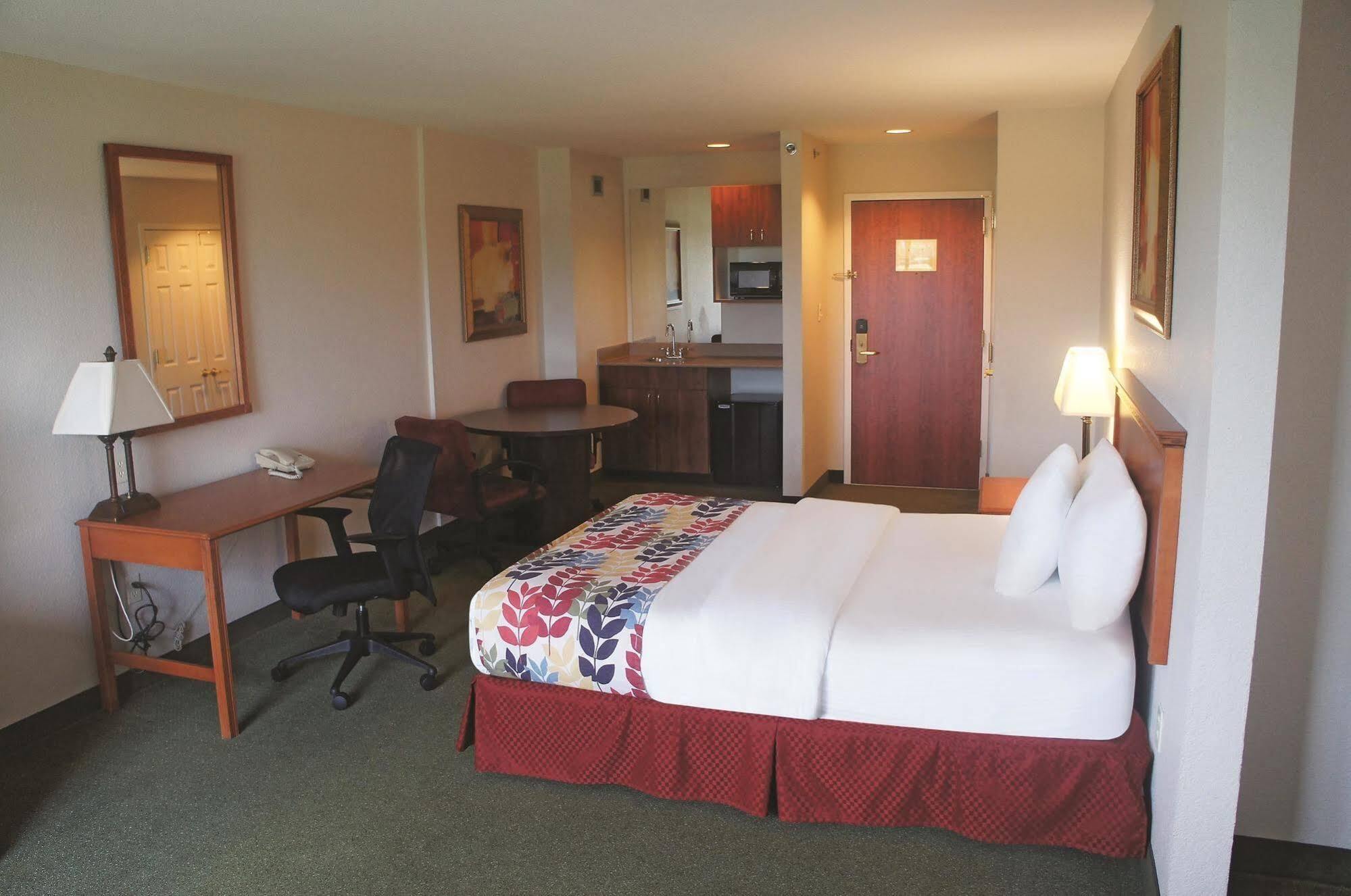 La Quinta By Wyndham Springfield Airport Plaza Ξενοδοχείο Εξωτερικό φωτογραφία